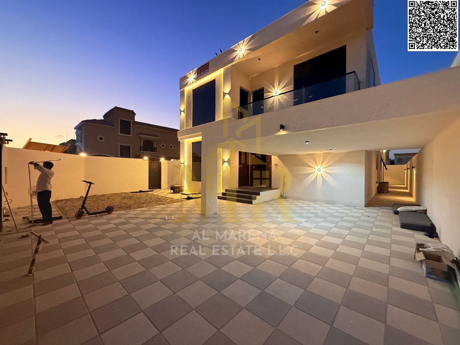Luxury villa in Al Rawda – Ajman | Two floors and a roof, price includes electricity, water, and air conditioning. Freehold ownership.