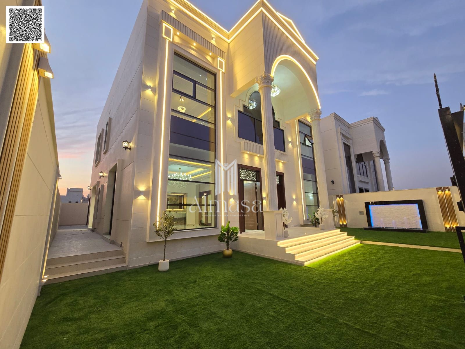 Ground floor, first floor, and roof villa with a very large area and a very prime location close to all services.