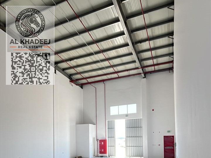 Ready-to-operate warehouse with flexible payment plans for small and medium-sized businesses. 2000 sq ft.