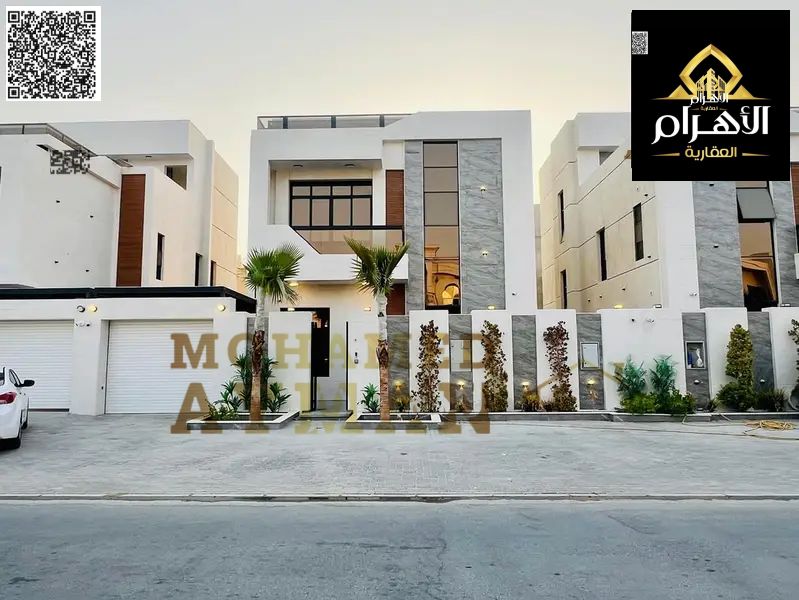 Luxury villa with a swimming pool and 7 master bedrooms. Price includes electricity, water, and air conditioning. Freehold ownership.