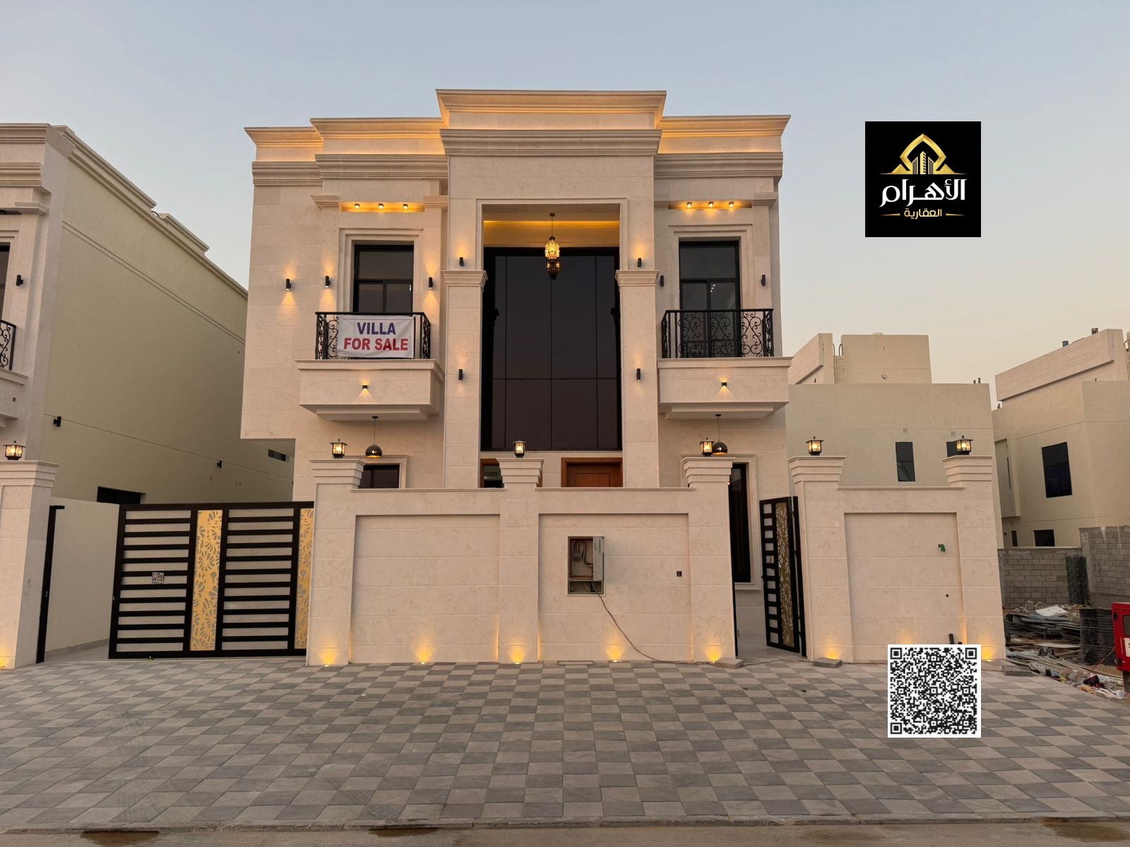 Classic villa for sale near the mosque, super deluxe finishing, ground floor, first floor and roof, including registration and ownership fees