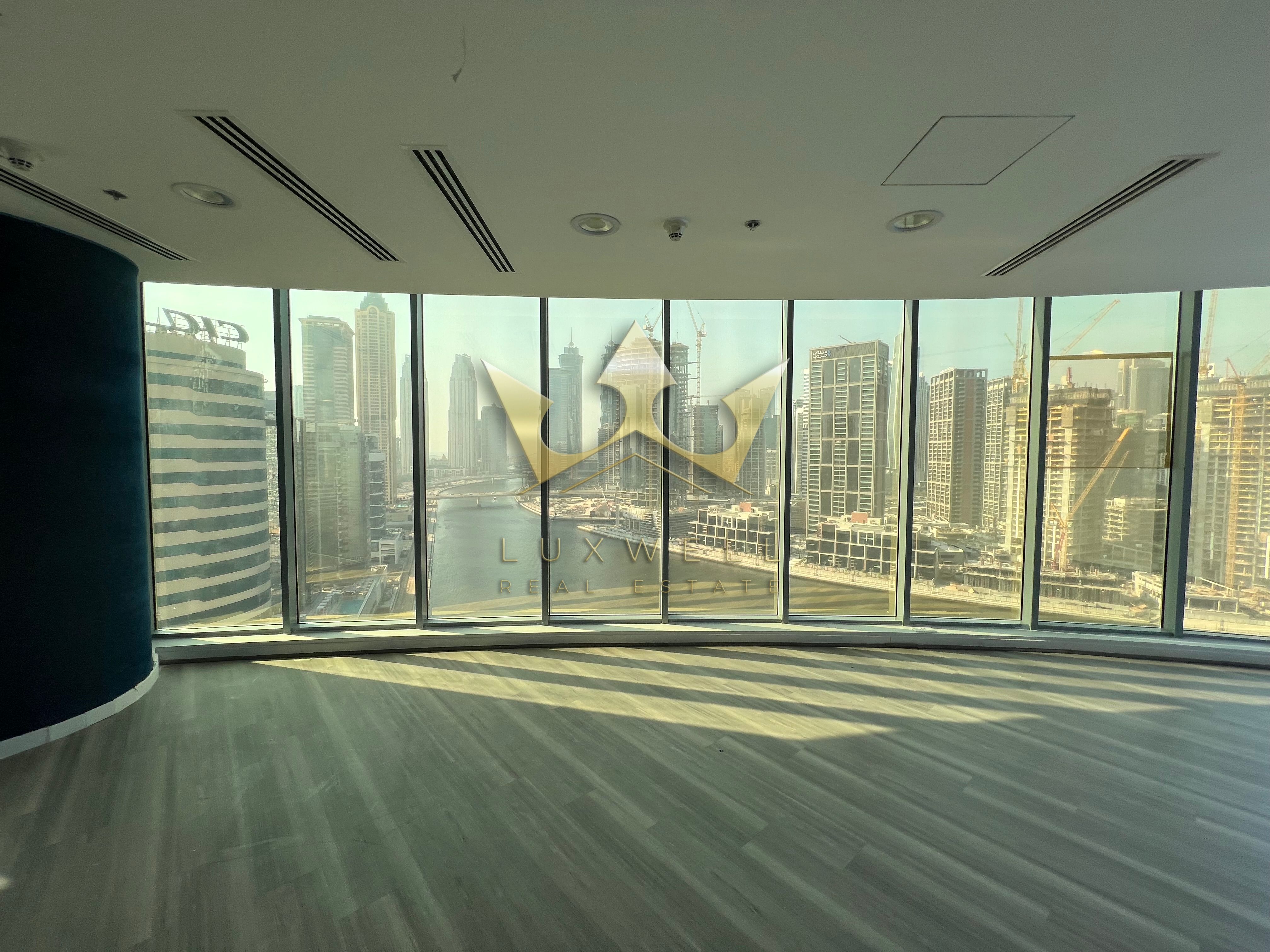 Spacious | Canal View | Floor To Ceiling Windows