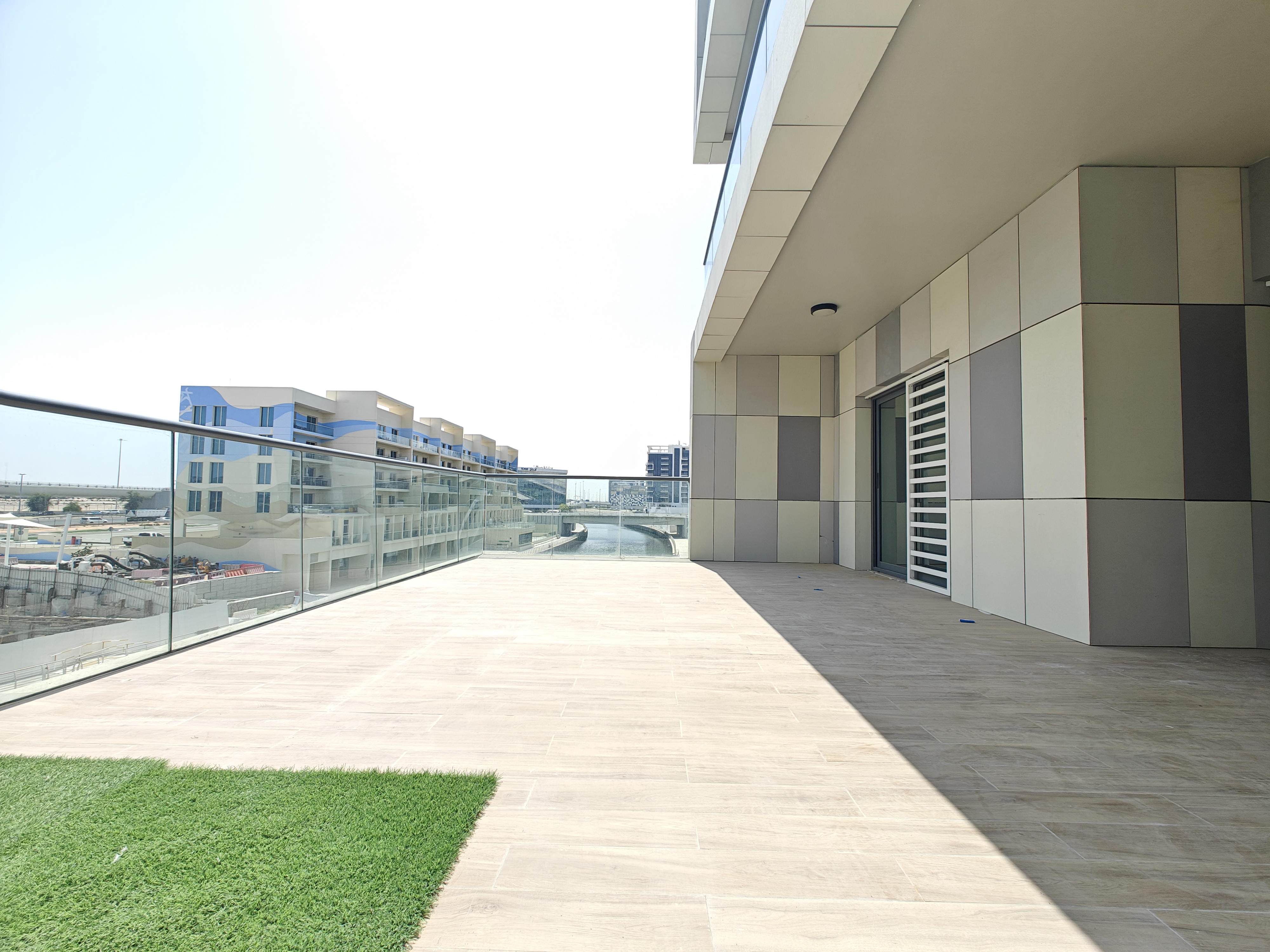 BIG 2 BED + LAUNDRY | CANAL VIEW | GYM POOL PARKING