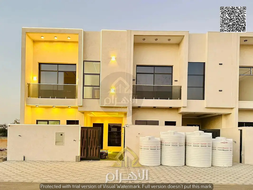 Close to all services – Modern townhouse with 4 master bedrooms and a roof in Al-Haliyo
