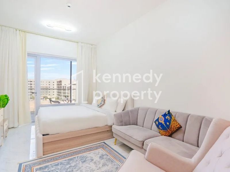 Pool View | Bright Apartment | Ideal Location