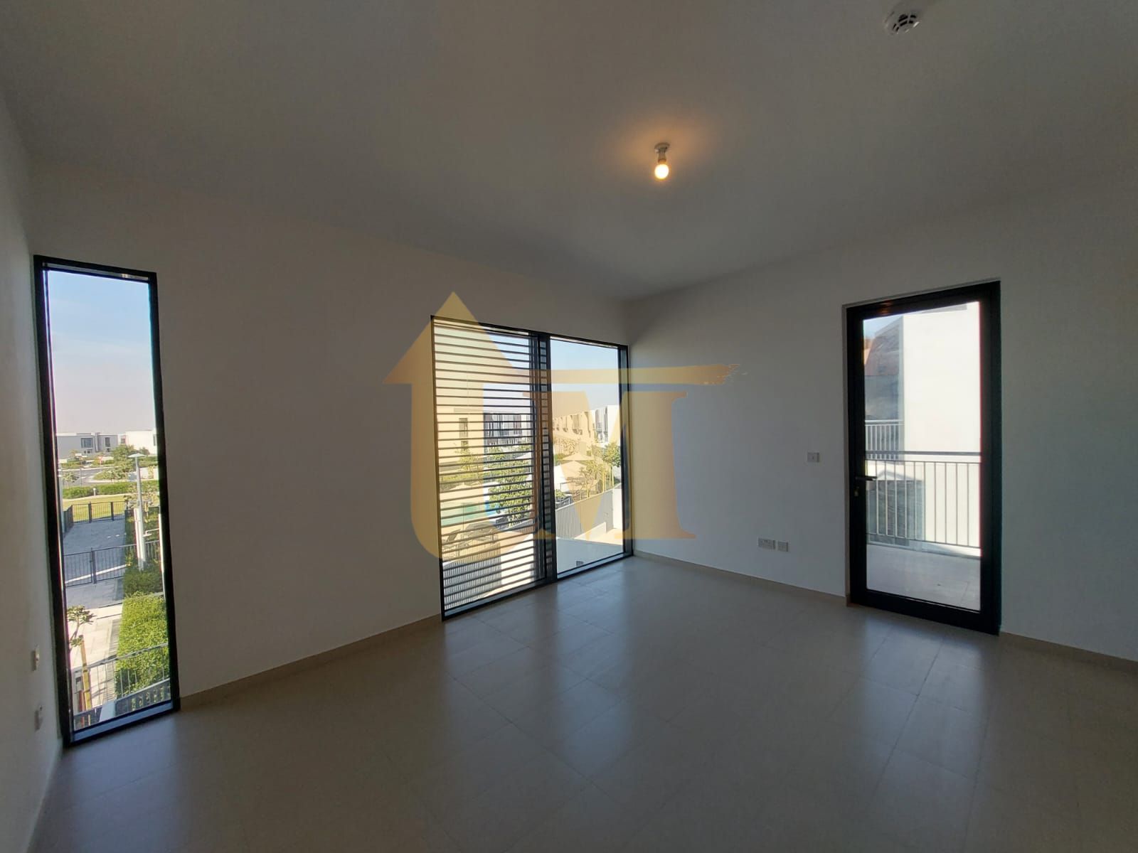 Lake View |Vastu | Vacant | Single Row | Brand New