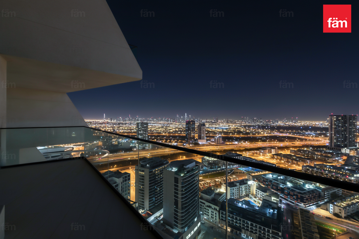 High Floor I Private Jacuzzi I Negotiable