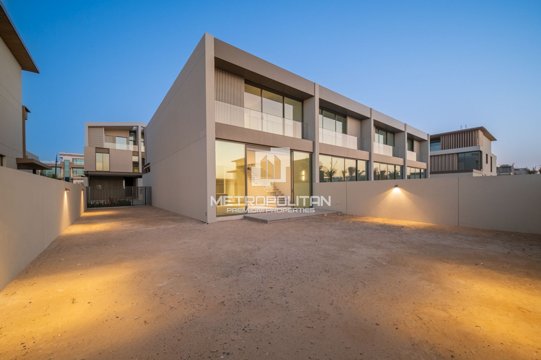 Corner G+1 | Large Plot | Great Position