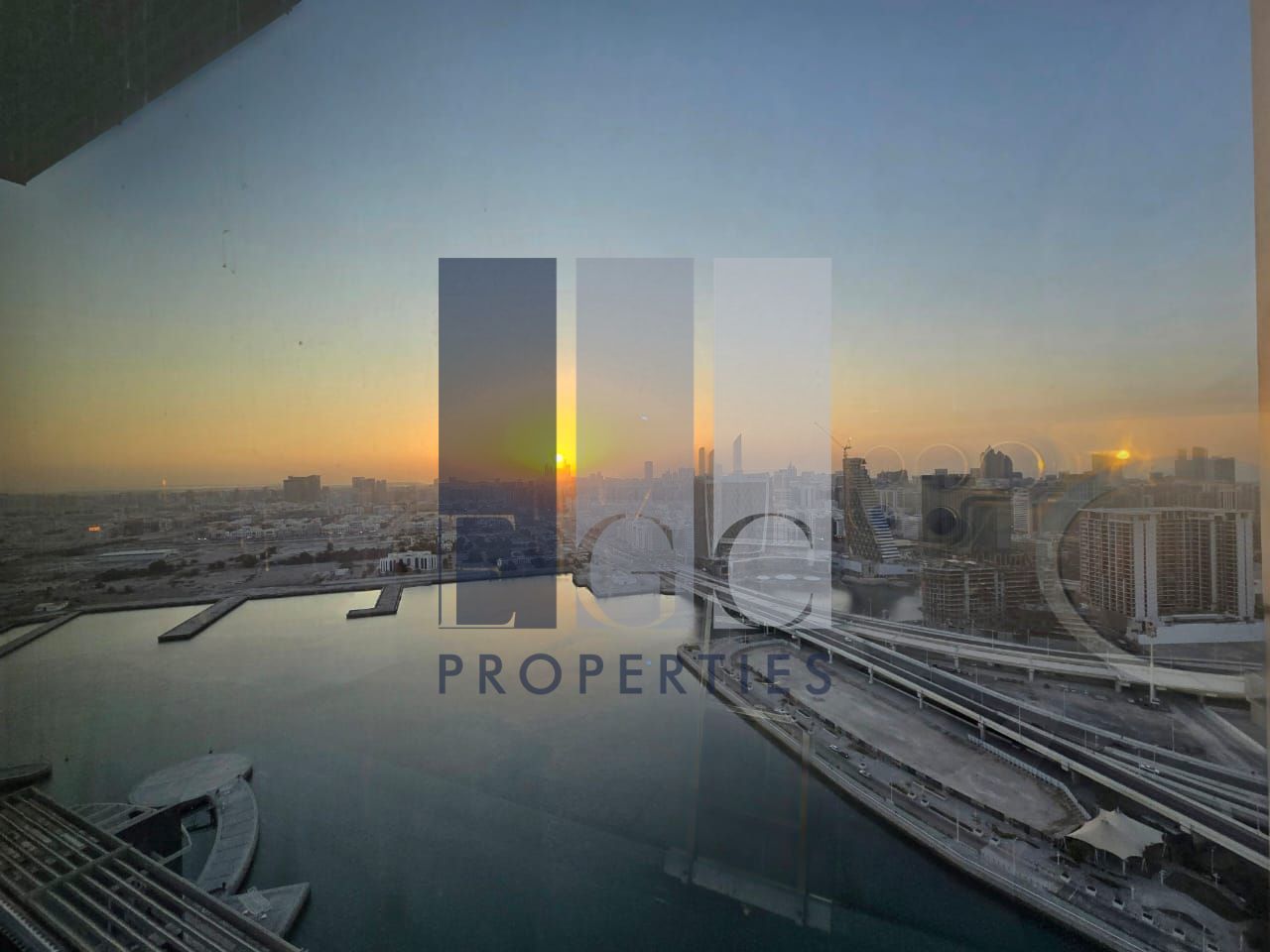 Vibrant Living | Stunning 3BR+M | Balcony