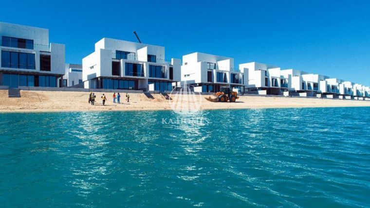 Villa 5 BR | Sea View - First Line | Luxury Finish | Best Price | Huge Size | First Owner