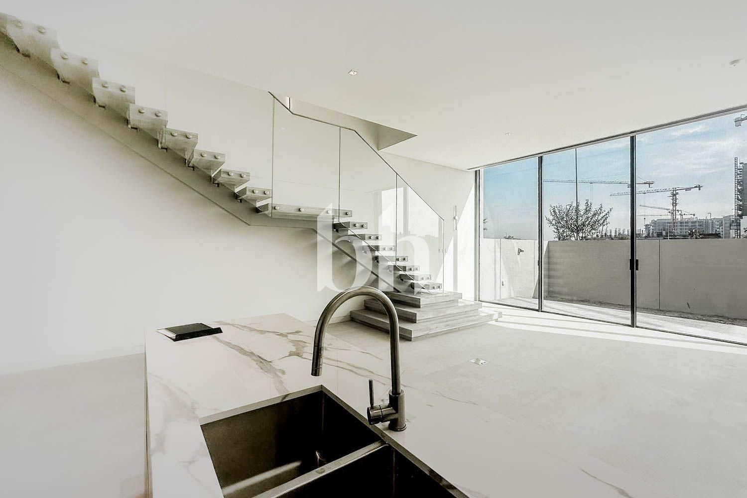 Corner unit | 3+maids | Single Row | G+1