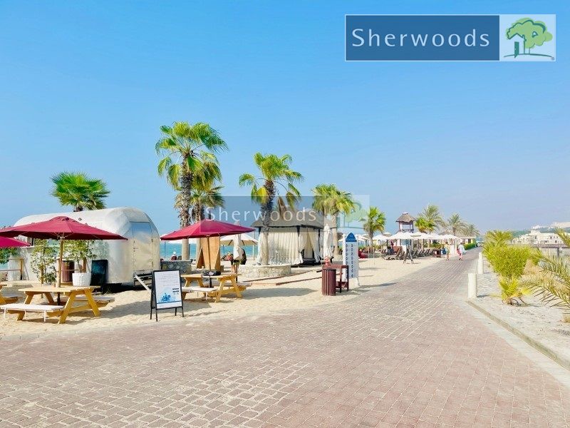 Walk To The Beach - On The Lagoon With Pool Views