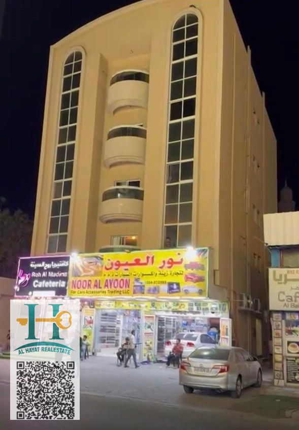 Building for sale in Ajman, Al Nakheel 2 area, near Ajman Corniche. Ground floor + 4 floors comprising 20 units: (3) shops, (9) one-bedroom apartments, (8) studios. Current income: AED 425,000. Projected future income: AED 508,000. Land area: 3751 sq ft.