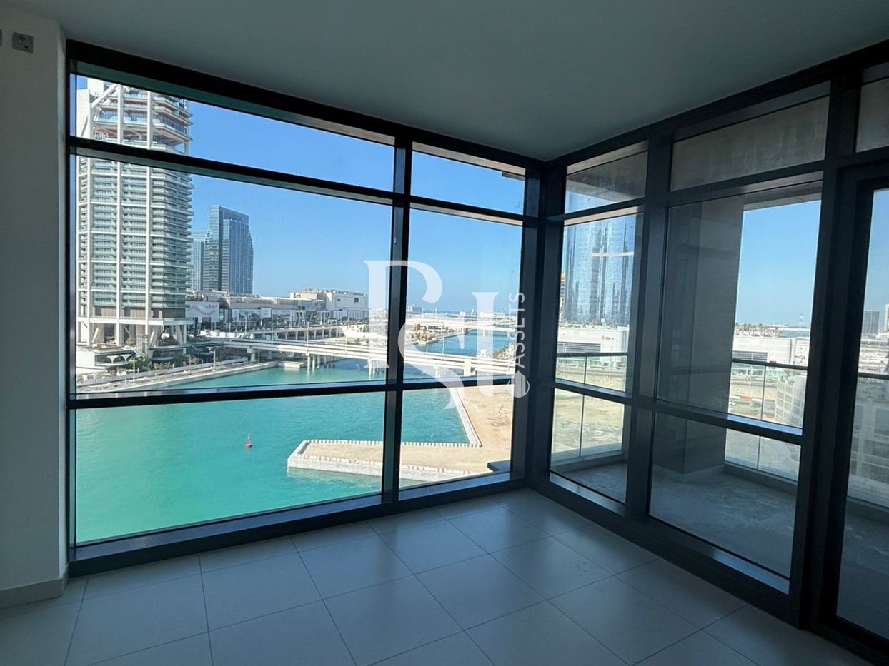 Maid Room | Balcony | Canal View