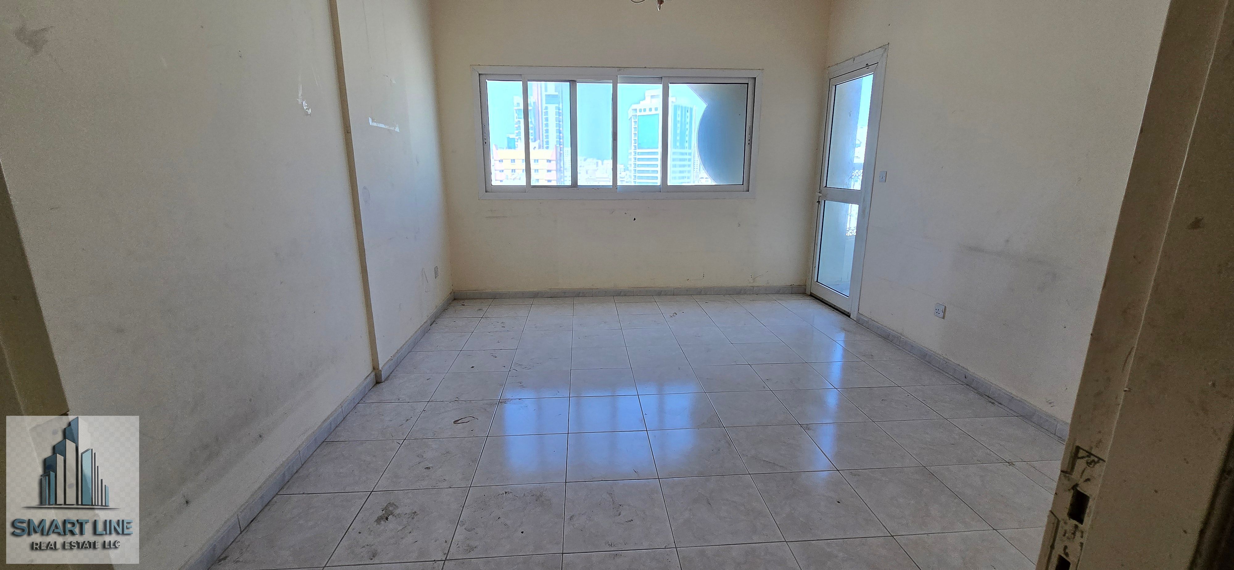 Good building Good location 2bhk with balcony 40k near to family park