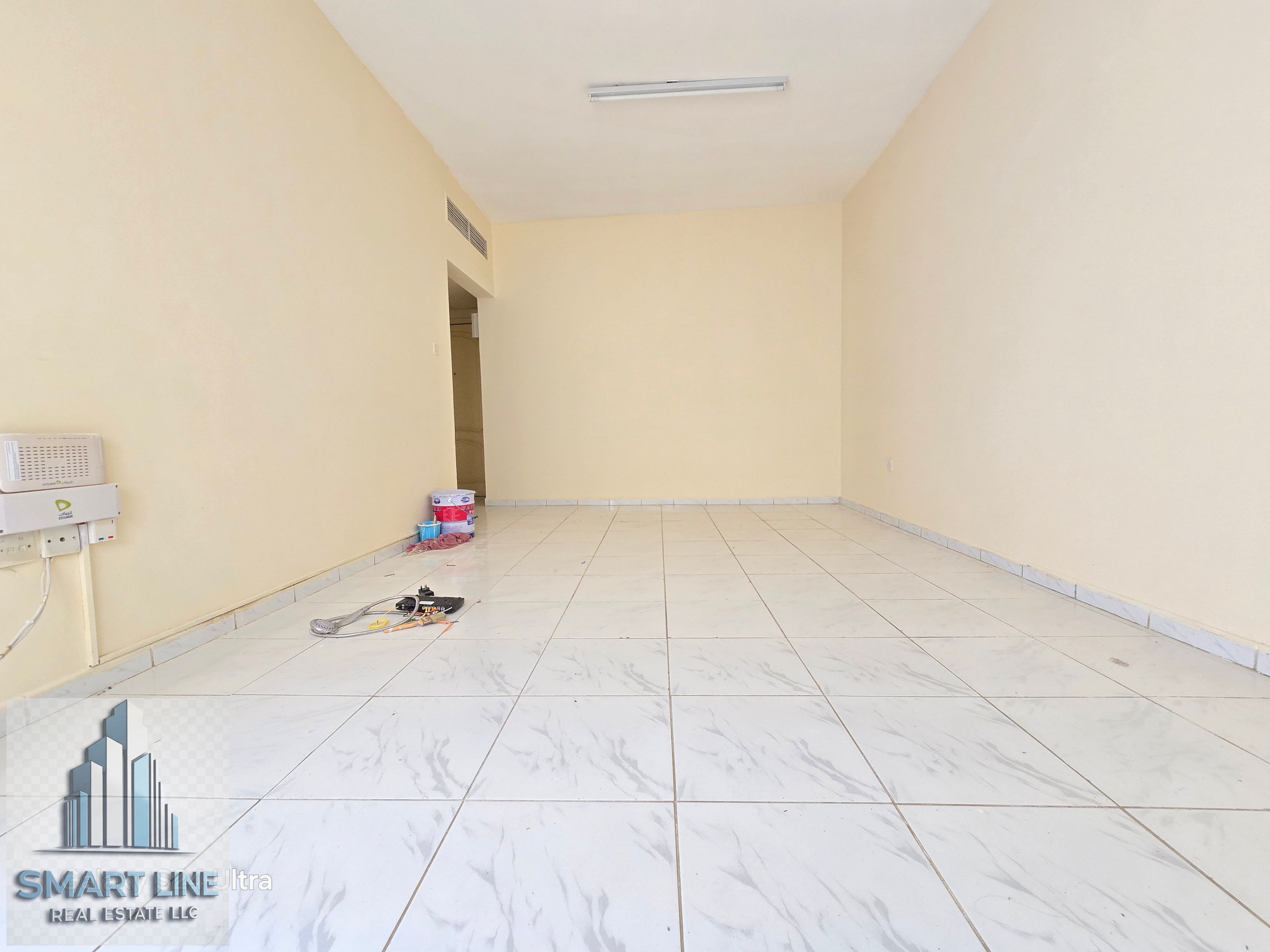 Good building Good location 1bhk with close hall only 30k