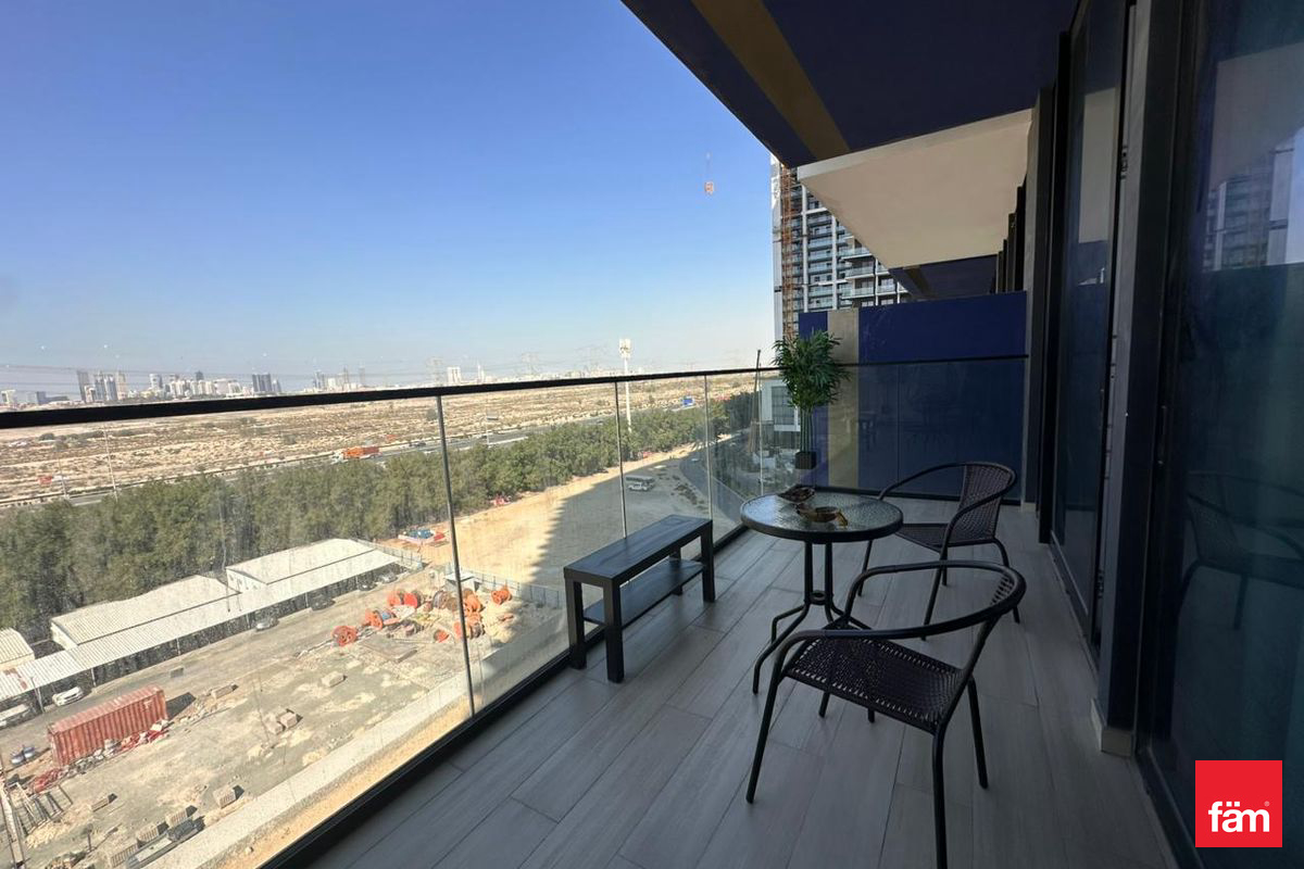 Spacious Corner 1br | Fully Furnished