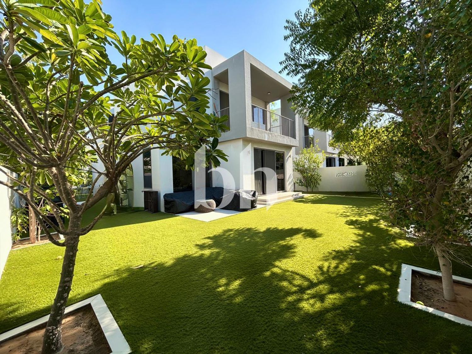 Large Plot | Vacant April | Close To Pool And Park