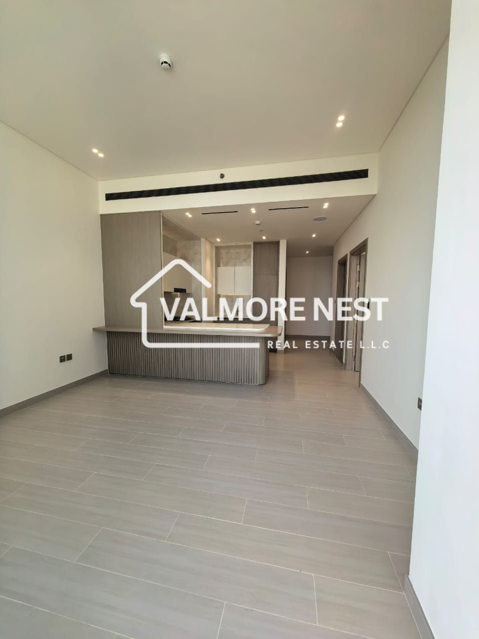 Spacious unit with private pool I Available in 12 cheques I Best pick