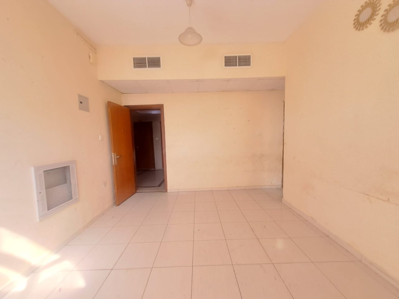Lavish 1bhk full family building near to Jim's school