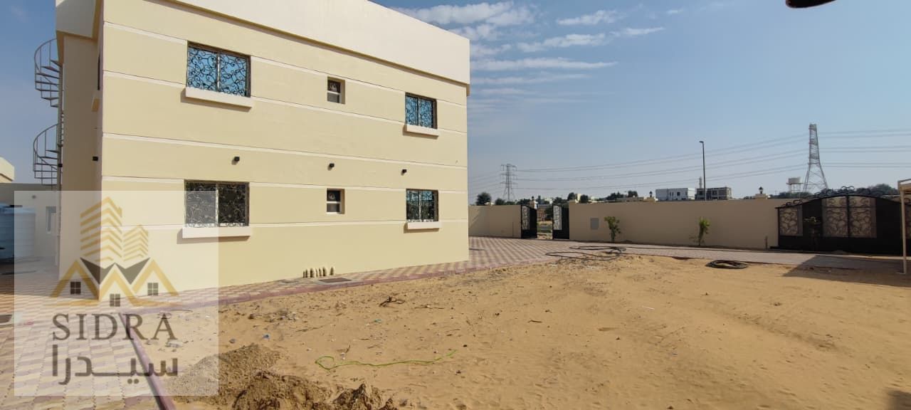Villa for annual rent in Al-Haliyo 1, consisting of 5 bedrooms, with a garden and excellent facilities.