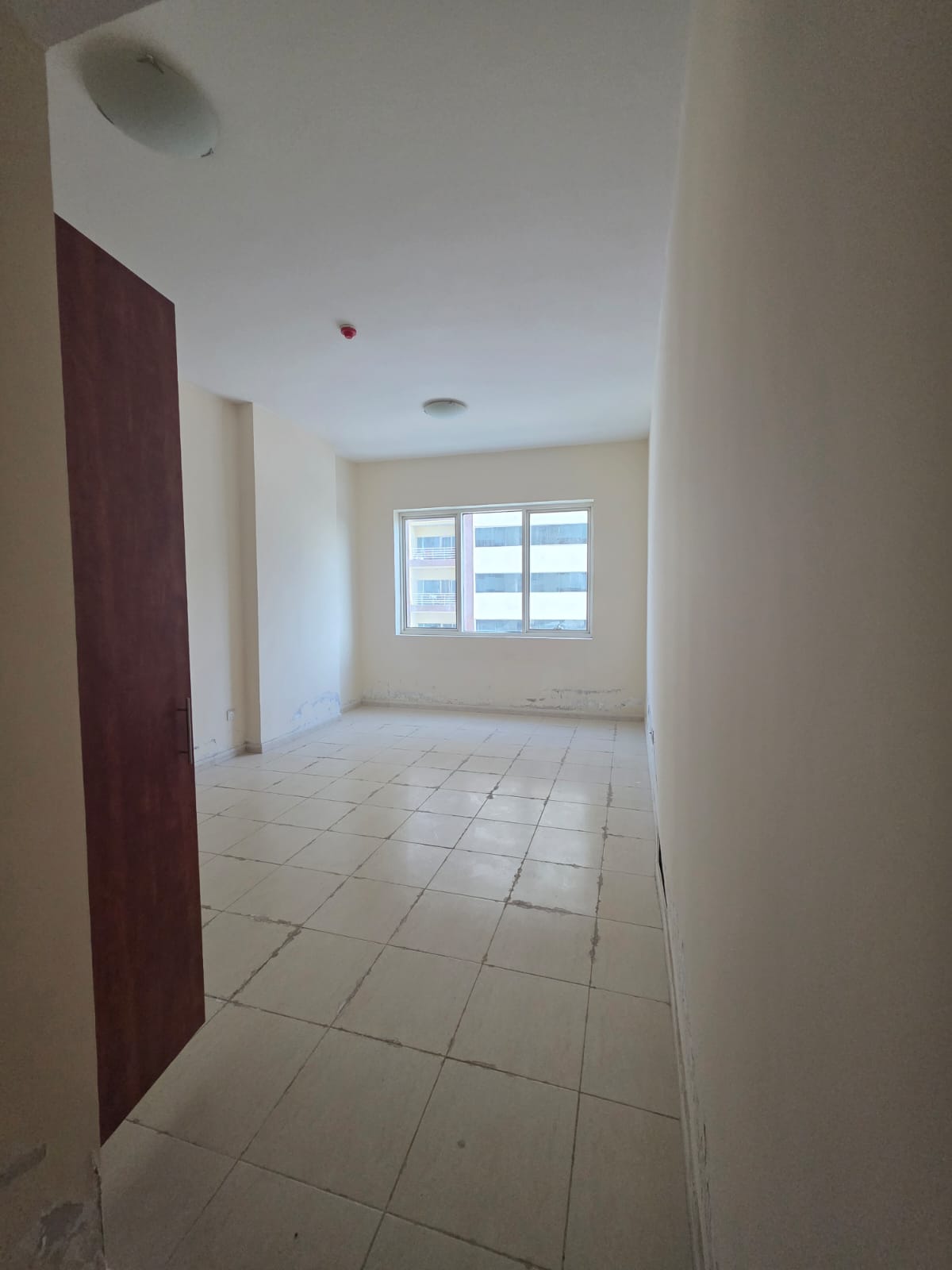 READY TO MOVE | 1 BED | UNFURNISHED | CAR PARK