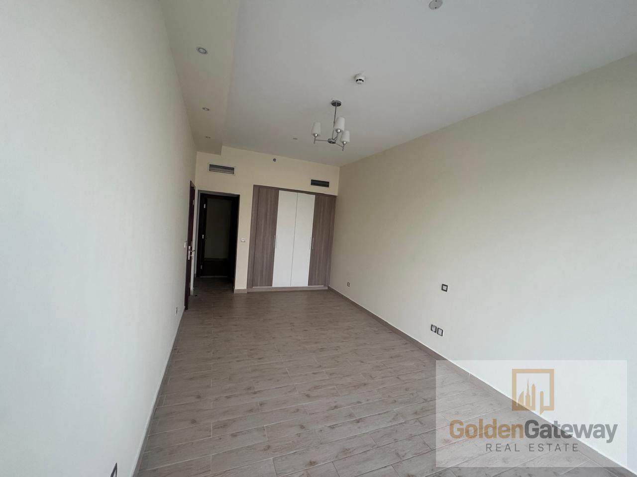 specious 1br converted to 2br with 3 bathroom | Ready to move in