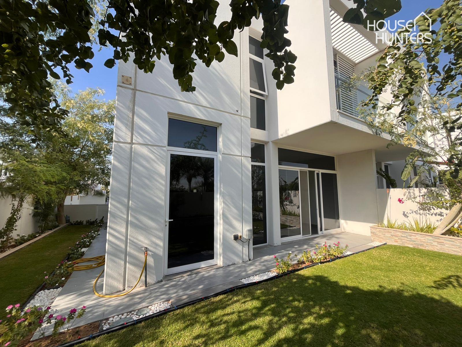 Upgraded | Single Row | Landscaped | 3BR