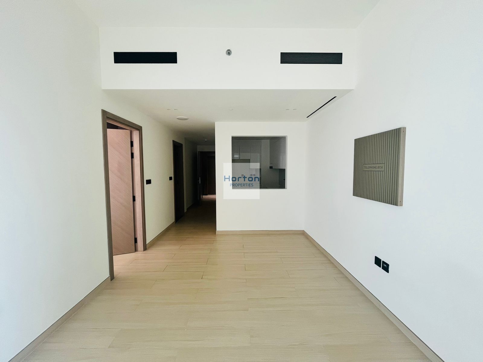COMMUNITY VIEW I UNFURNISHED I VACANT