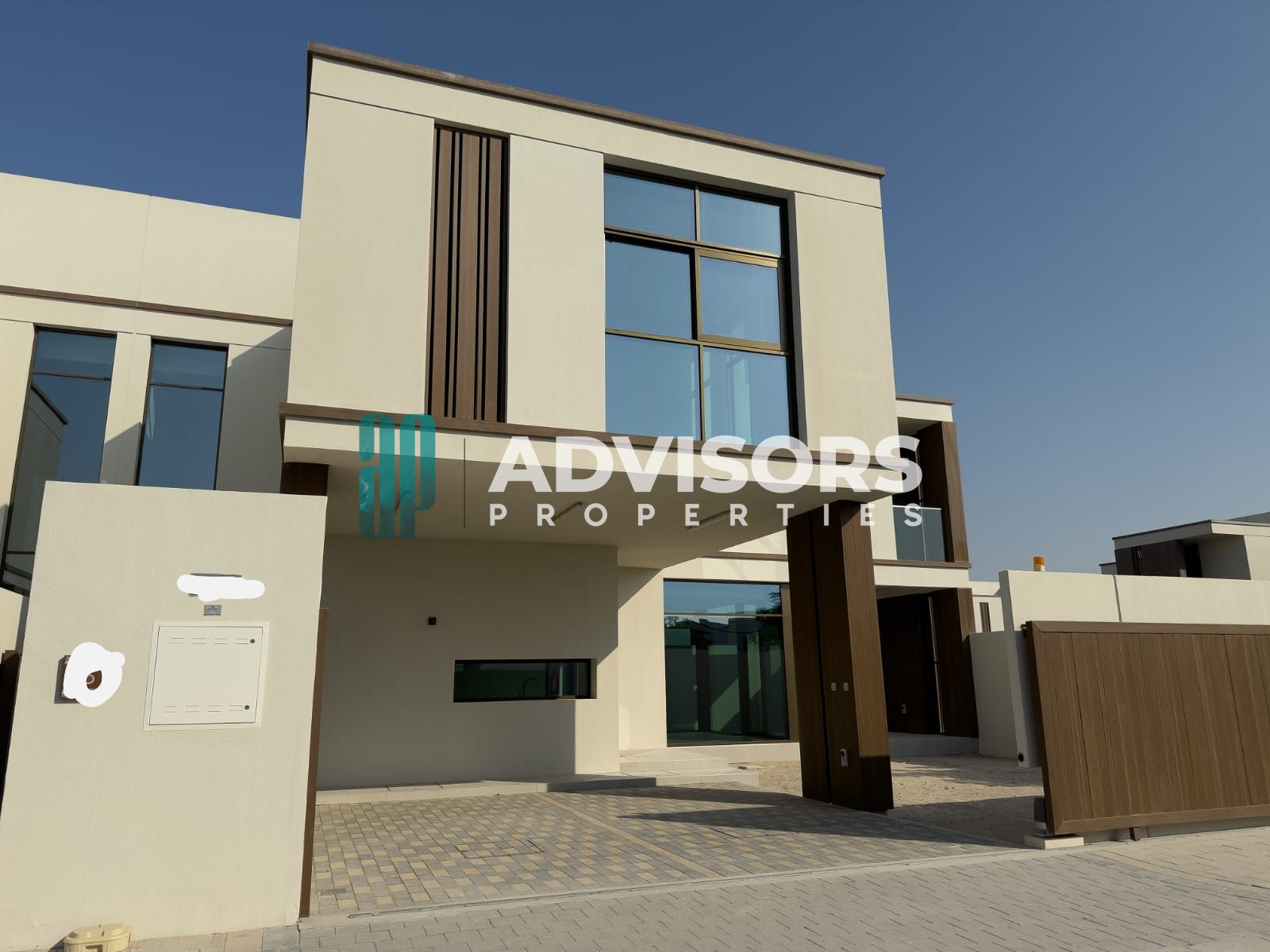 Prime Location | Ready to Move | TH 3BR+M |