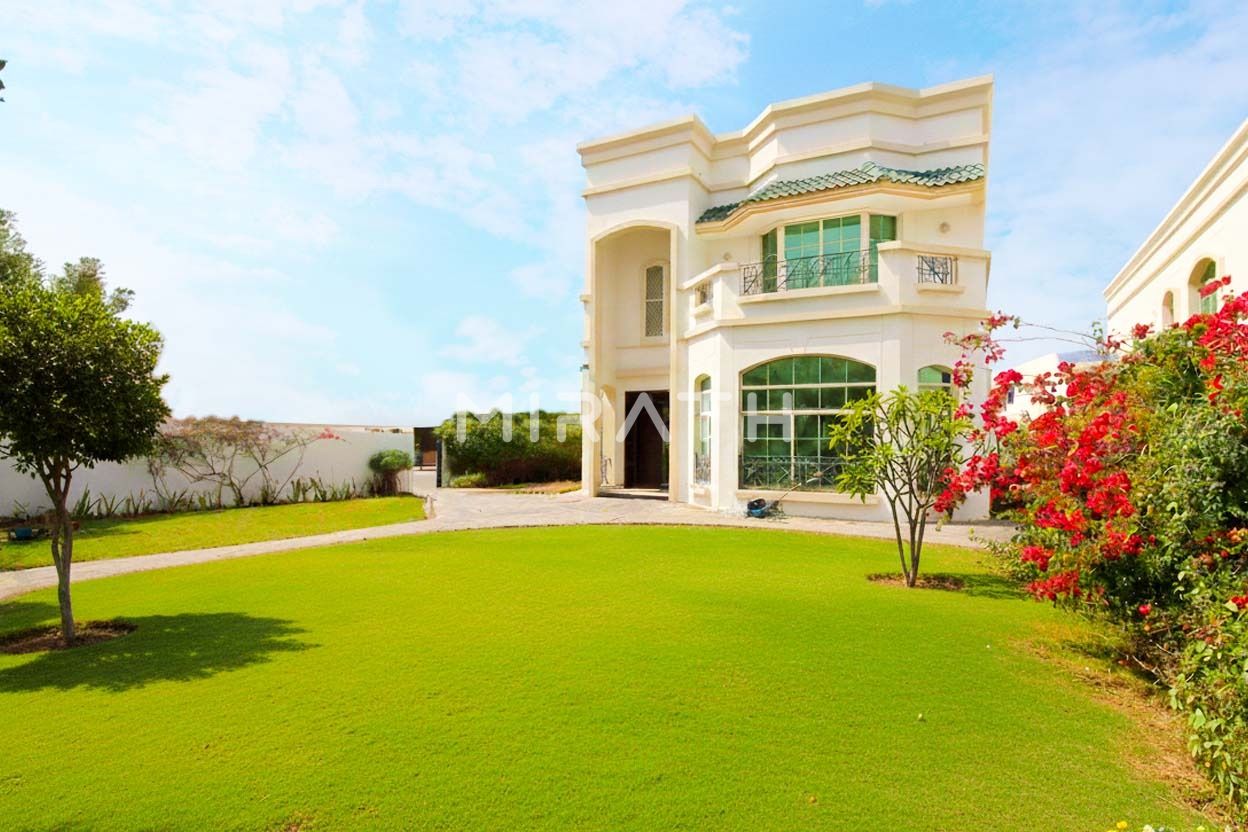 Spacious 5BR Independent Villa| Private Garden