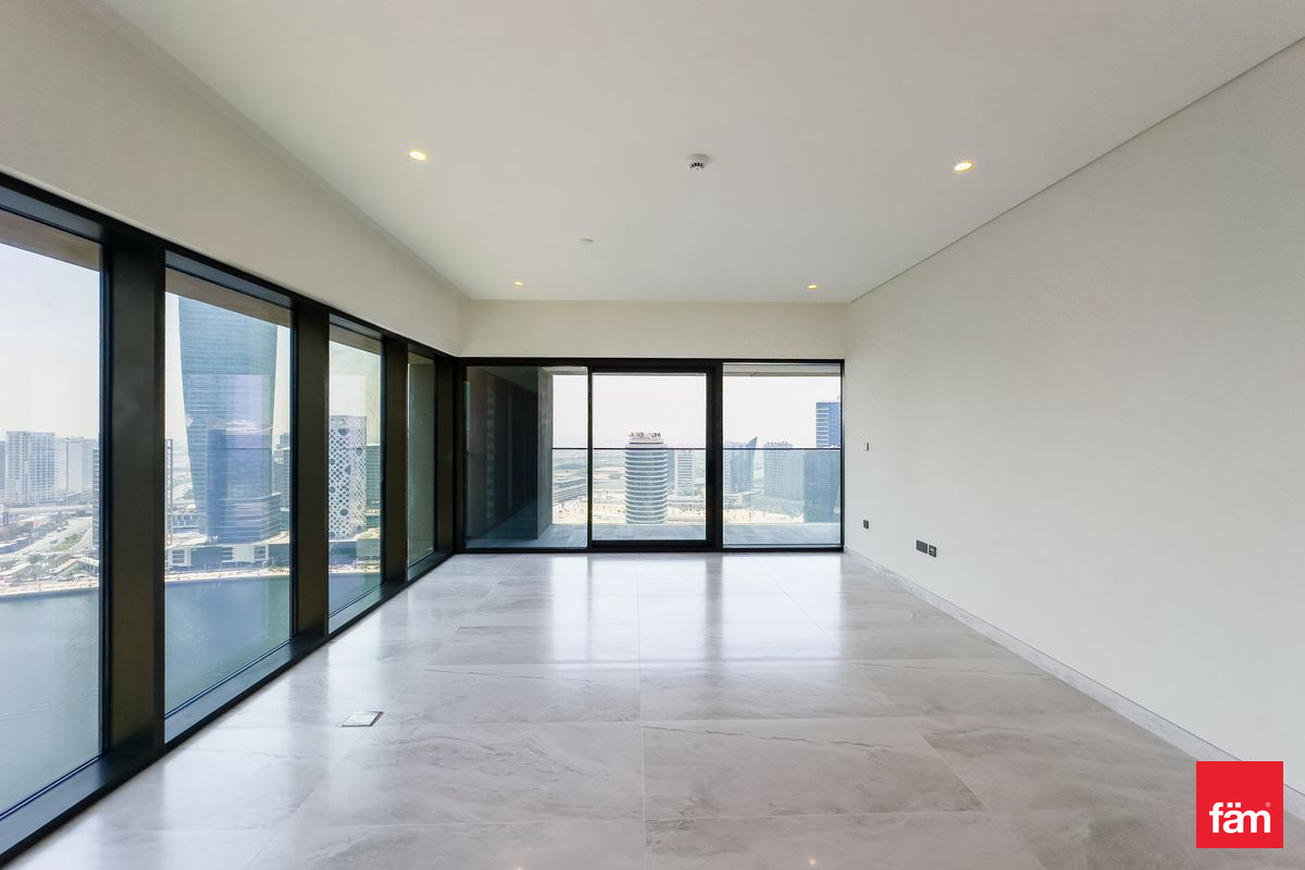 Modern 3 Bedroom | Burj Khalifa And Canal Views