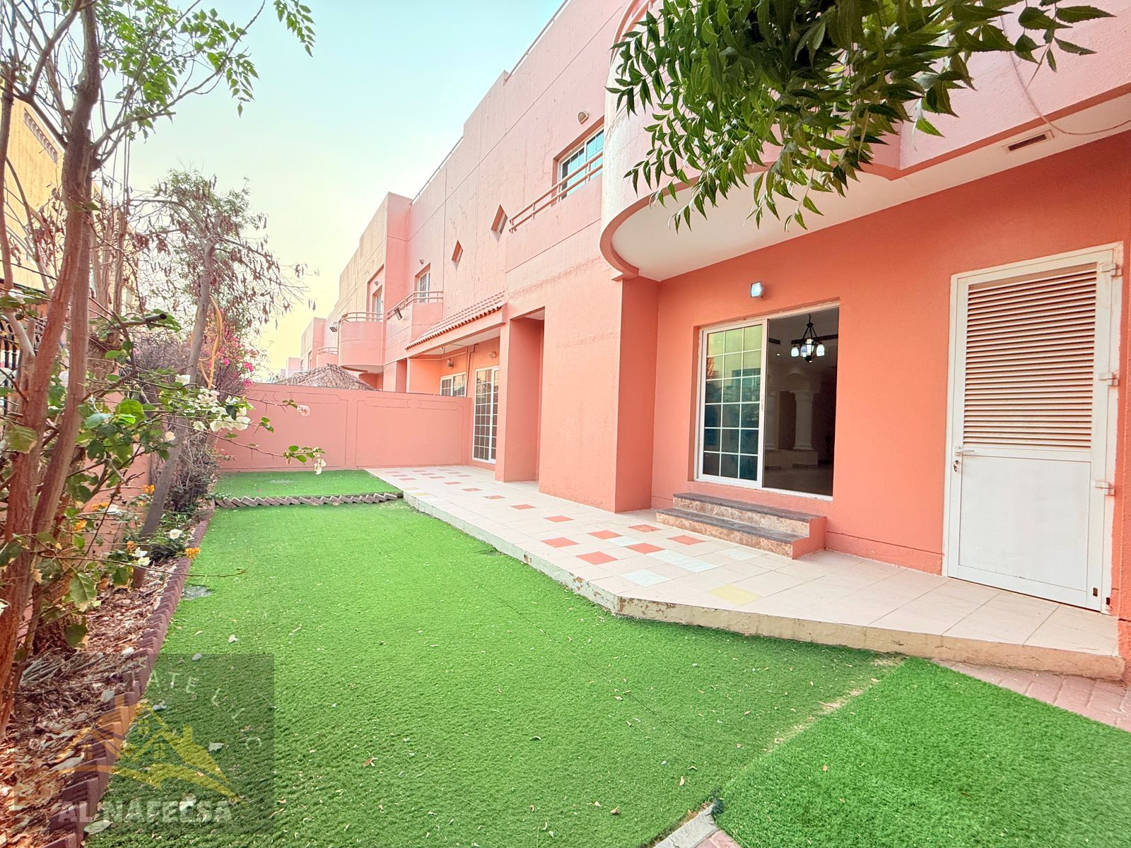 EXCLUSIVE | UNIQUE 4-BEDROOM SEMI-INDEPENDENT VILLA IN MIRDIF
