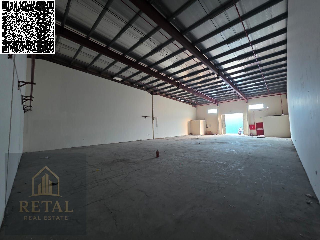 Close to the main road, large space, low rent, great opportunity.