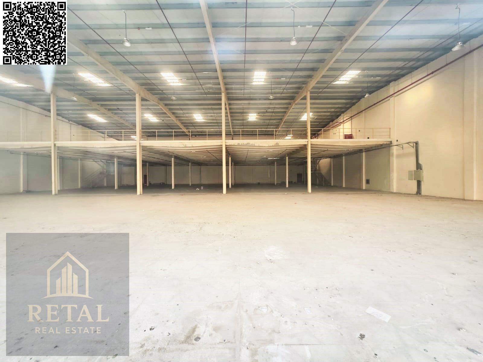 A giant warehouse suitable for all commercial activities, with a large parking area in front.
