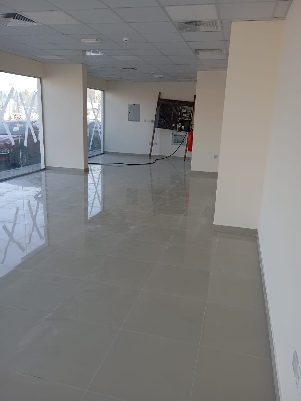 Shops for rent in Al Manakh, Sharjah – prime location in front of Al Manakh Park, spacious, close to all services.