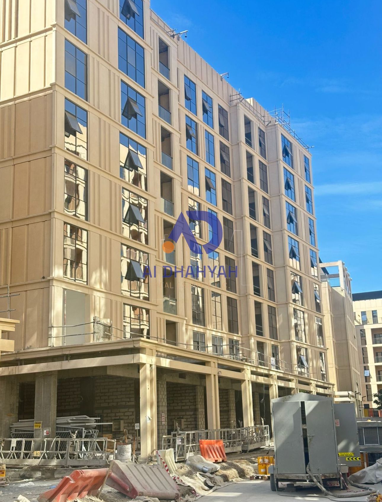 Urgent sale! Luxury 1BR apartment in Al Mamsha, Sharjah. 650 sq. ft. Price AED 650,000.