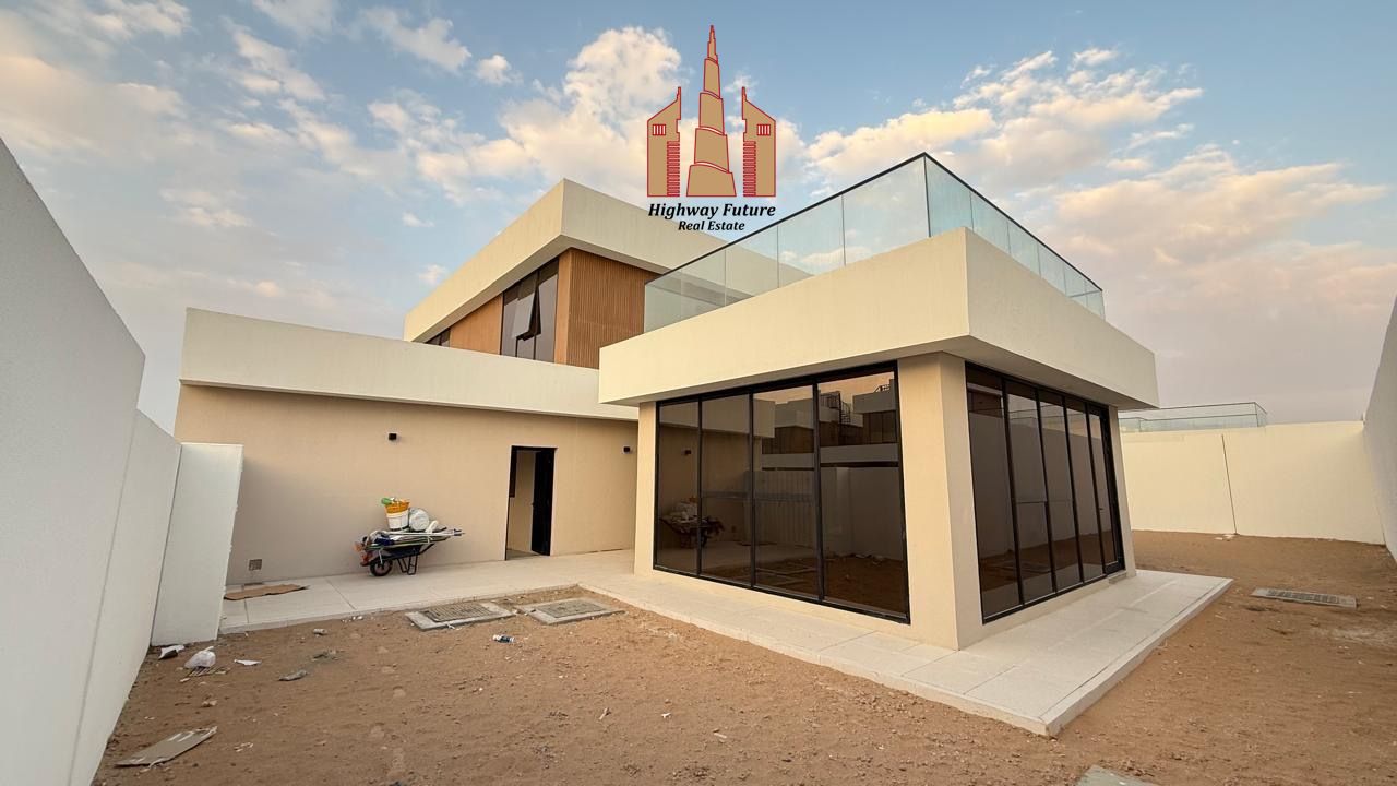 luxurious five bedroom Villa / maid room / big back yard gardan town sharjah