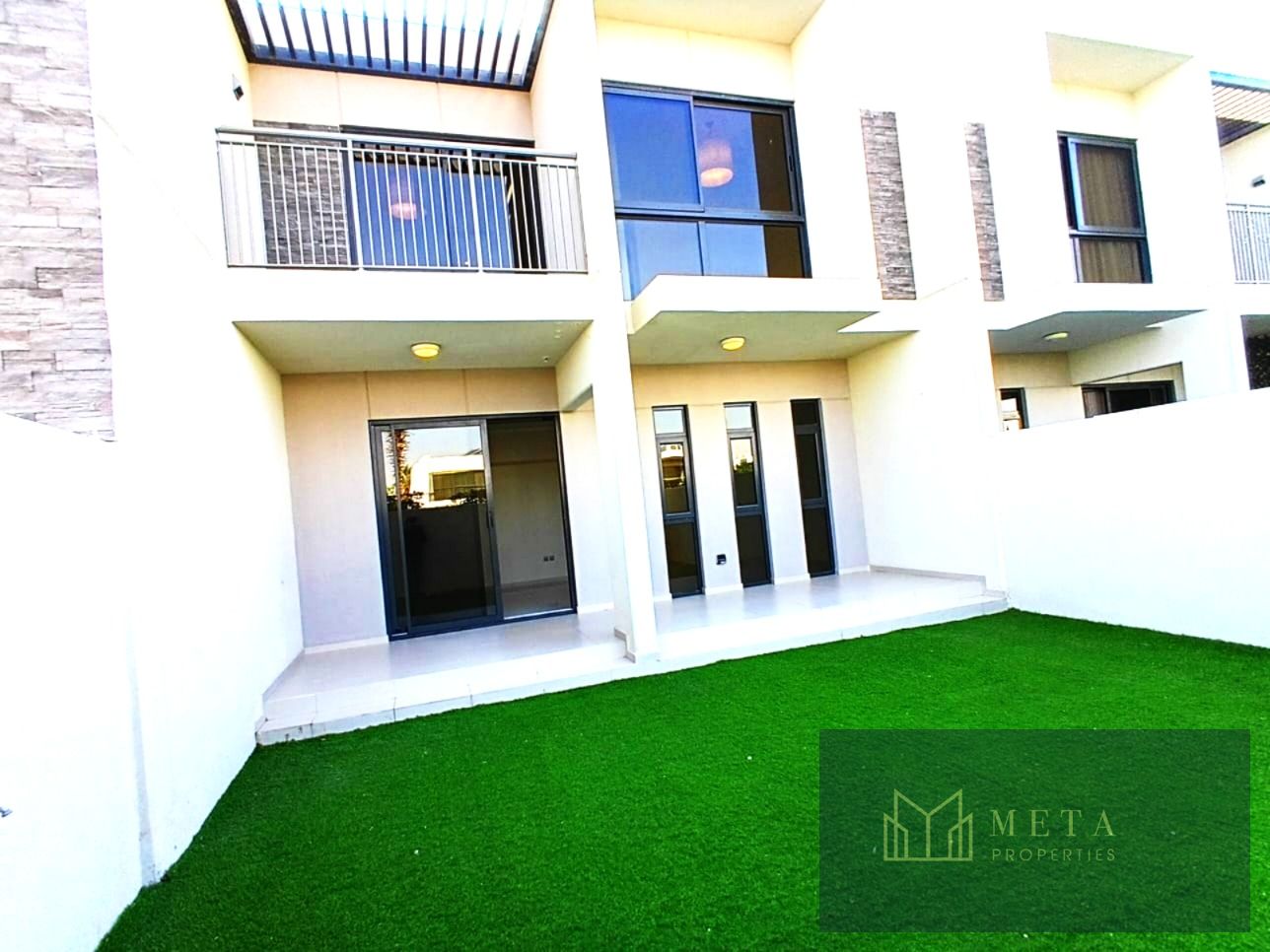 Single Row -Beautiful 3Bedroom + Maid room Townhouse, Next to Pool and Park, Ready to move