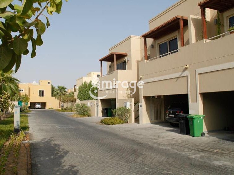Spacious 4BR Villa | Full Facilities | Private Pool