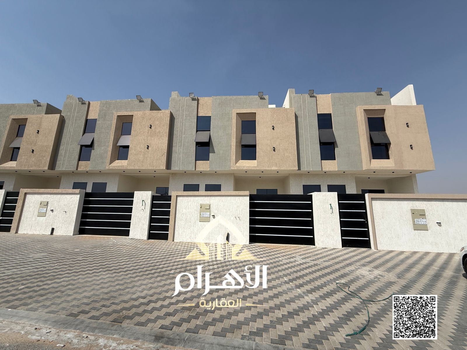 Villa for sale in Al-Haliyo 1 – Modern design on two streets with a roof terrace. Price includes registration fees. Prime location close to all servic