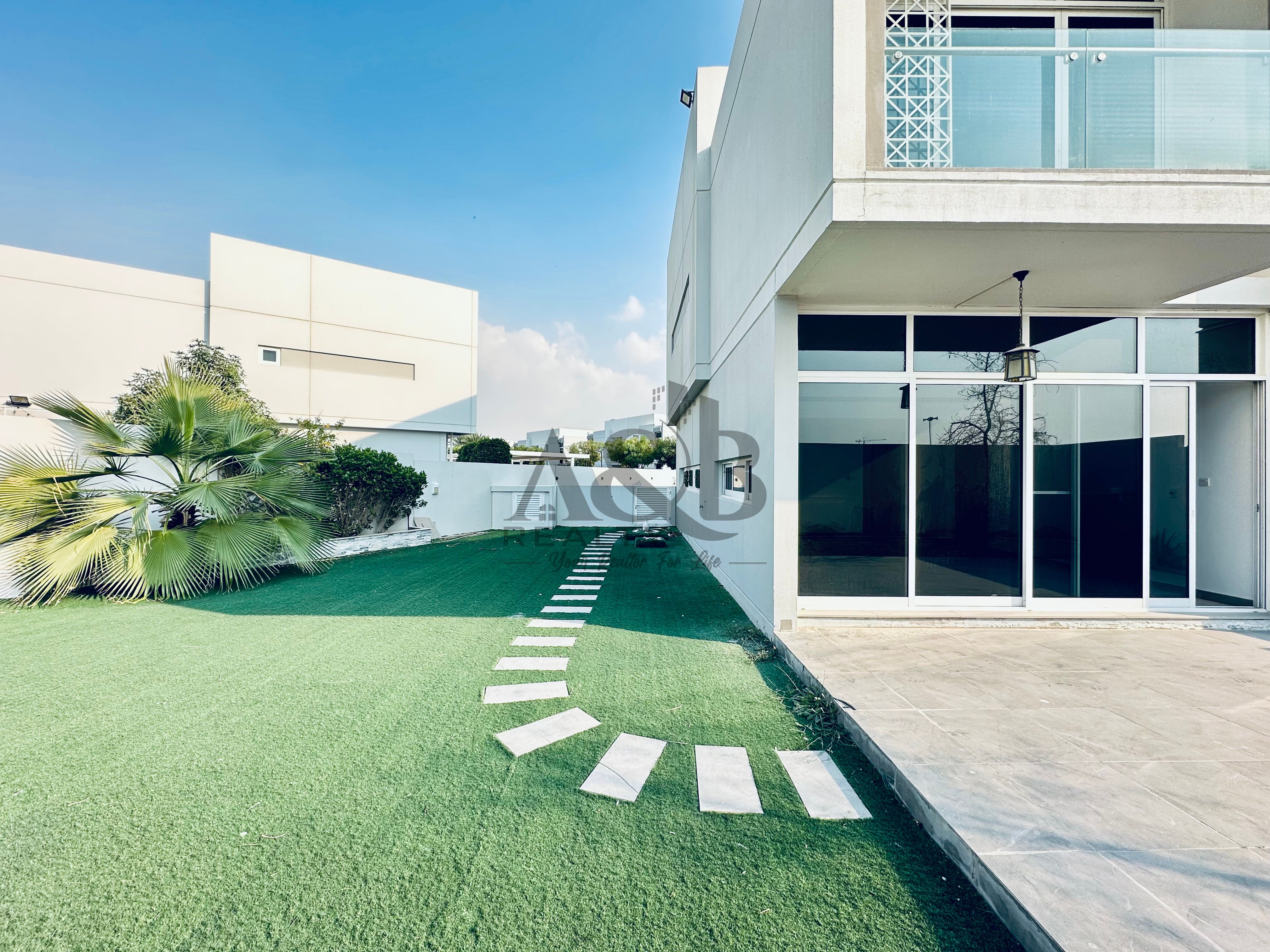 SPACIOUS | HUGE GARDEN | SIGNLE ROW