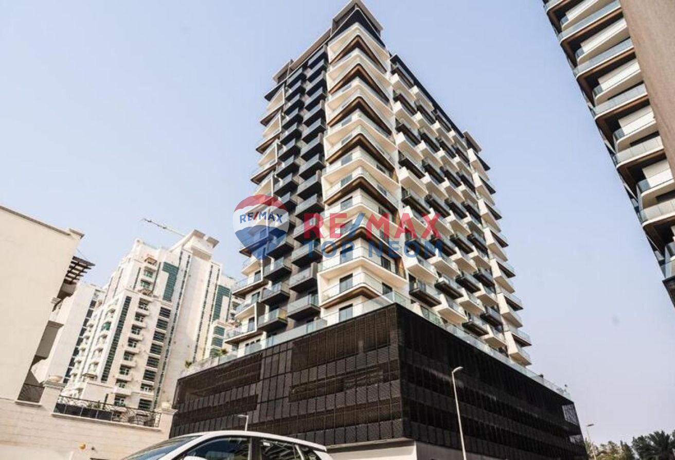HIGH FLOOR || MODERN LAYOUT || READY TO MOVE