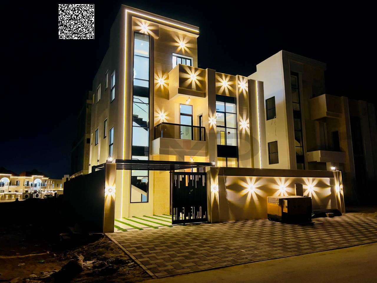 Villa for sale in a prime location. Ground floor, first floor, and roof. Super deluxe finishing. Special price including registration and ownership fe