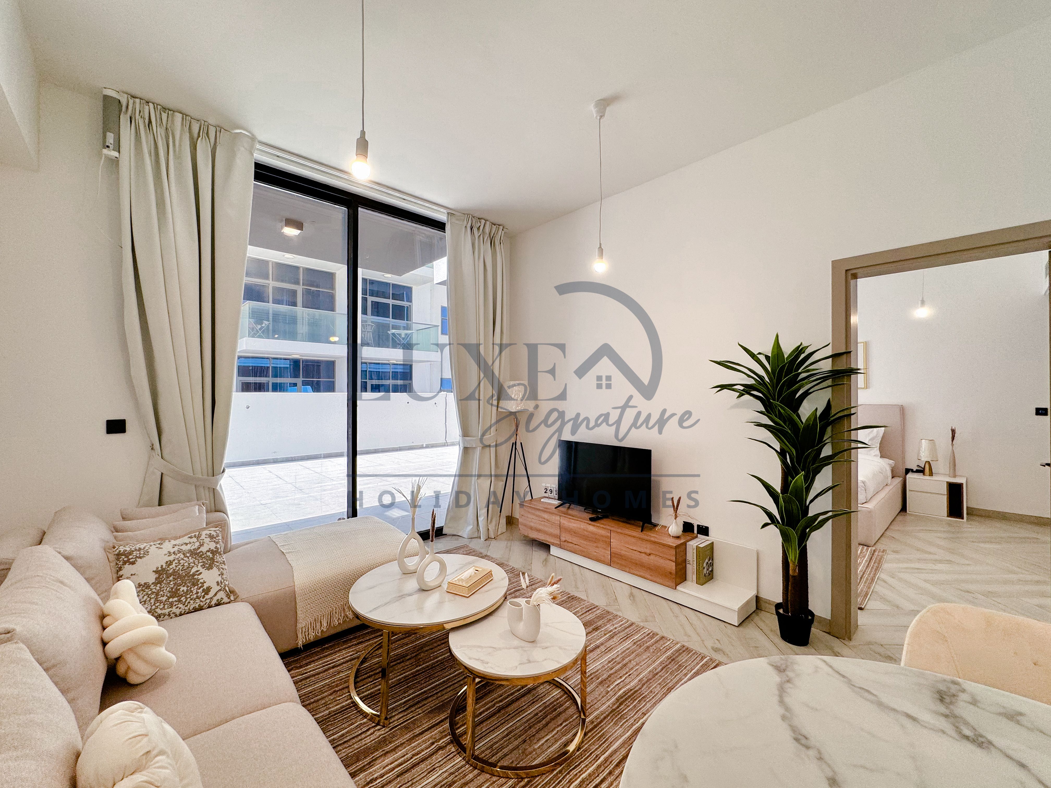 LUXURIOUSLY FURNISHED 1BHK || READY TO MOVE IN || CALL US NOW