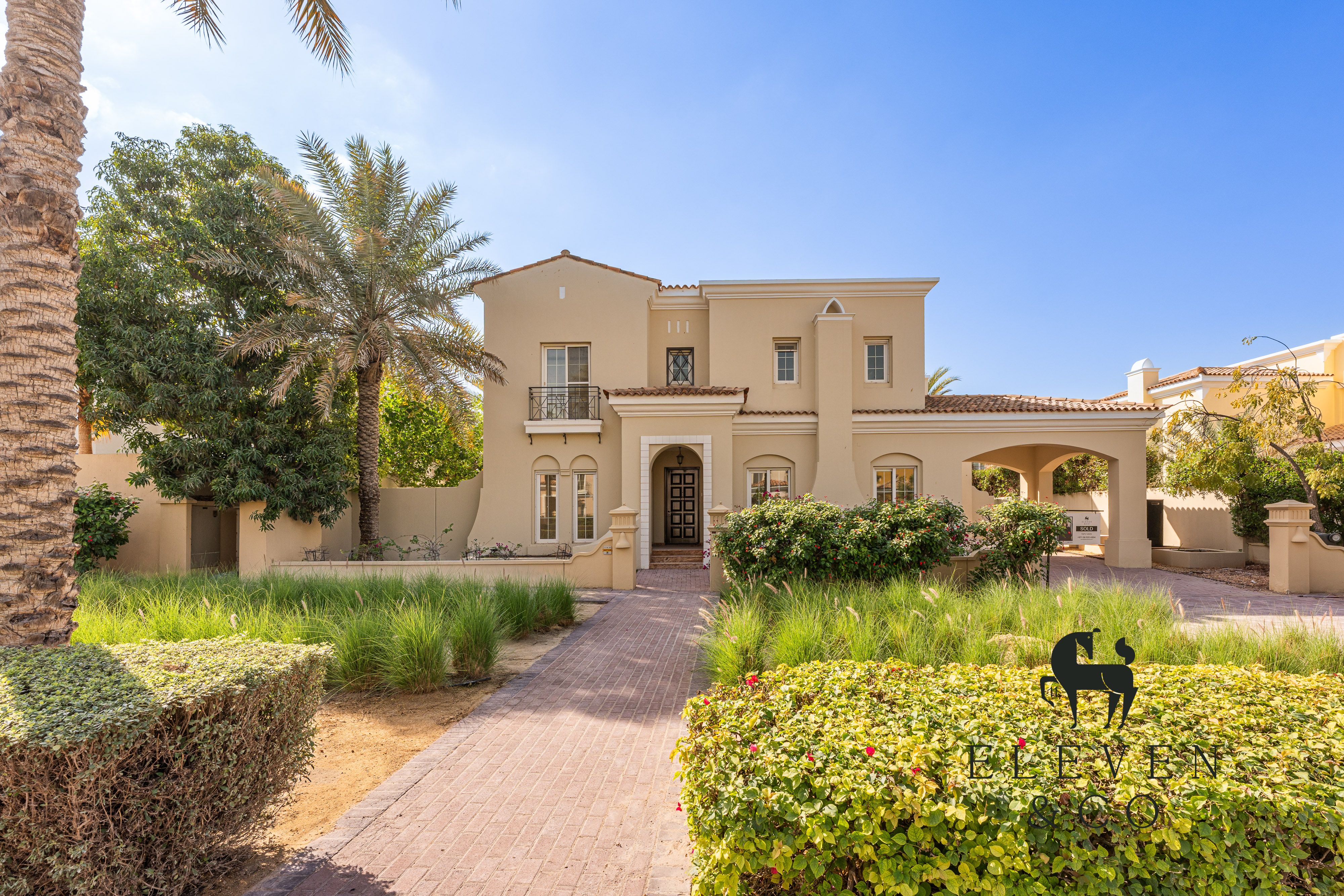 Exclusive l Huge Plot | 6 Bed Villa