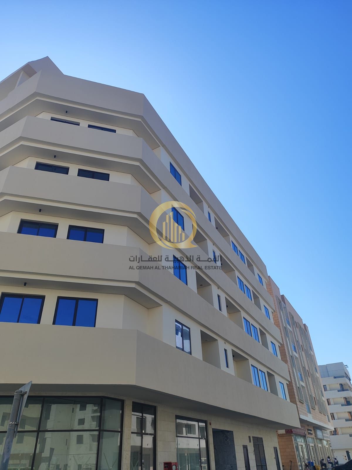 Building for sale in Sharjah, Al Falah area Area: 5,300 sq ft Excellent location, corner on two streets, close to the park, mosque, and Airport Stre