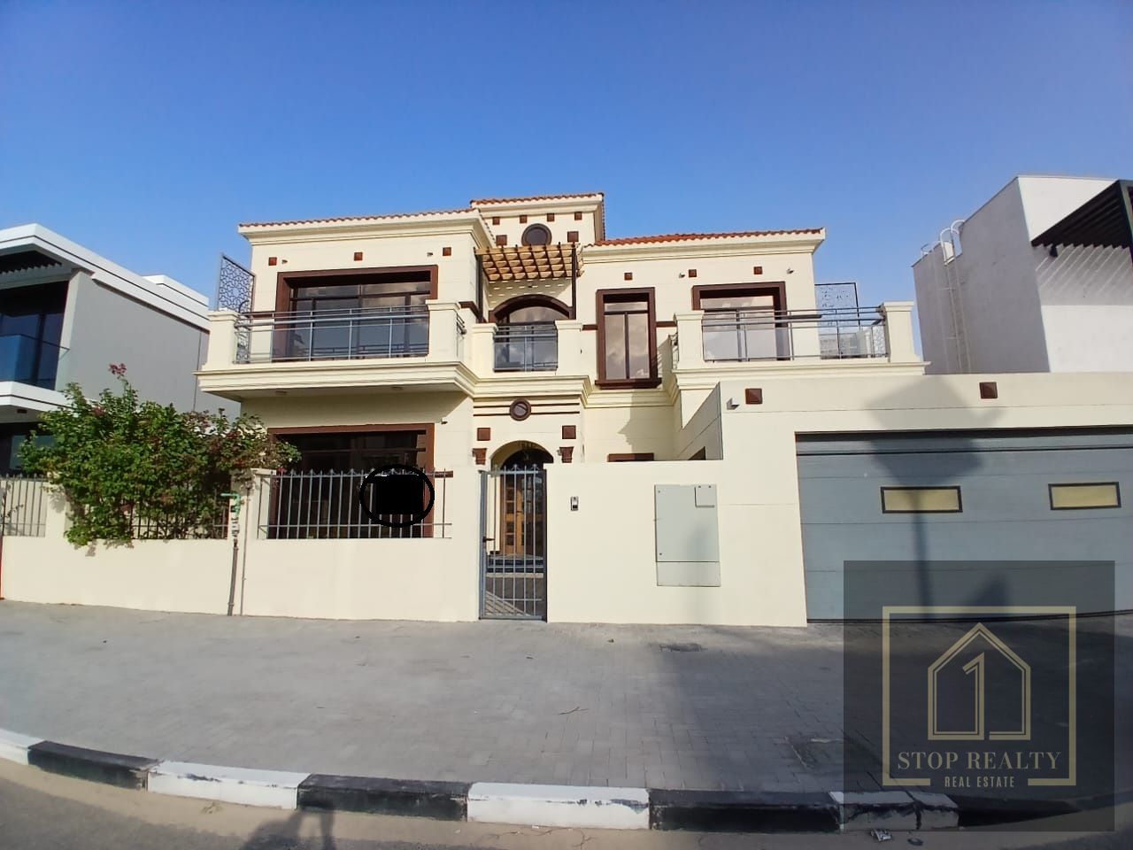 VACANT | PRIVATE POOL | PRIVATE GARDEN