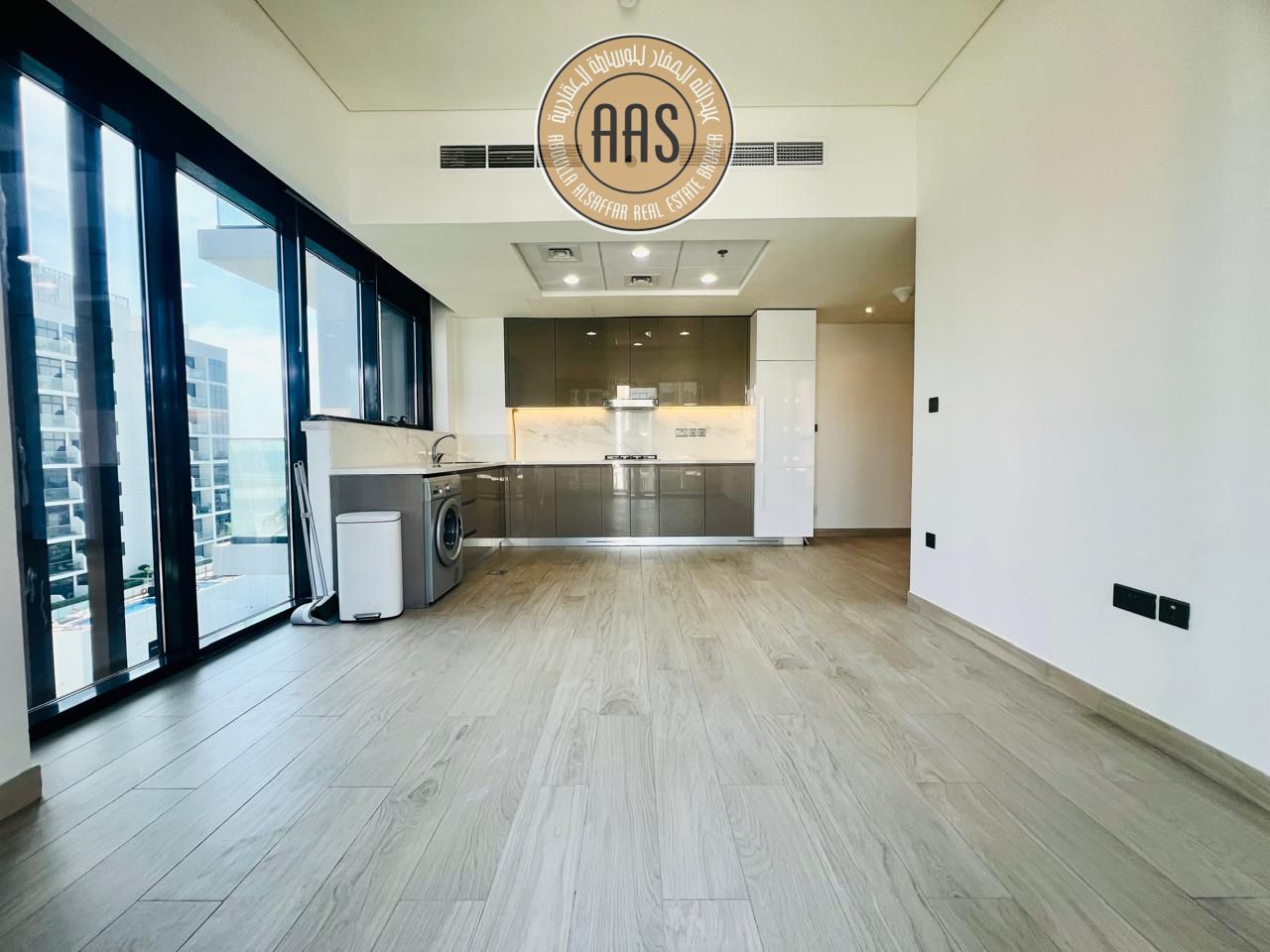 Chiller free Brand new spacious corner 1 bedroom apartment with main boulevard view only in 85k