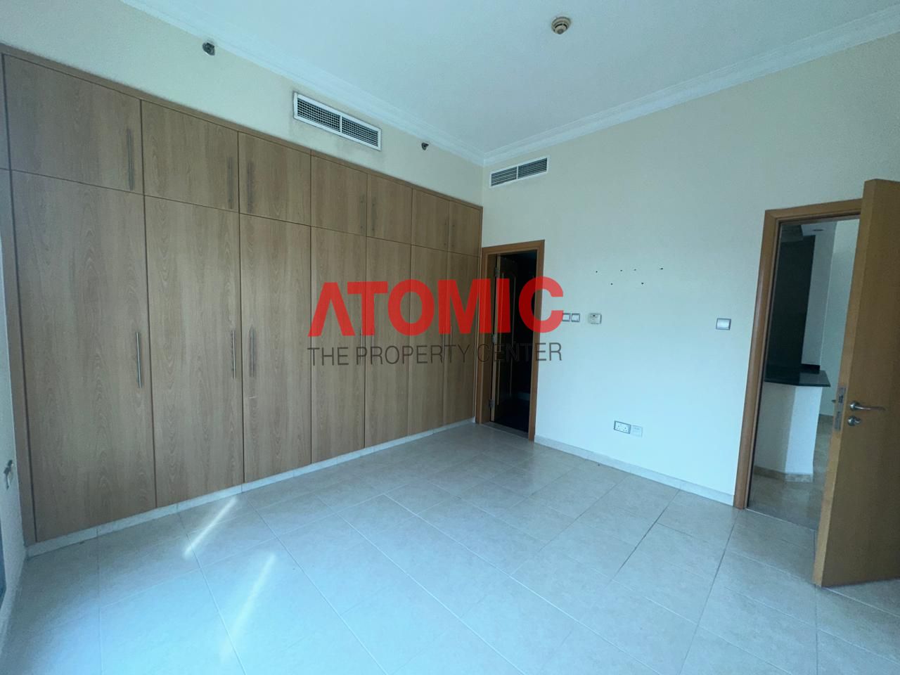 HOTDEAL! 1 B/R FLAT ! HIGHER FLOOR! LARGE BALCONY